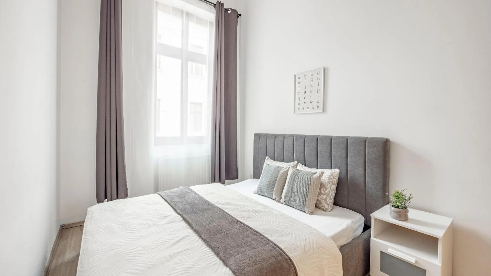 Central Deluxe Gozsdu Court Apartment Budapeşte