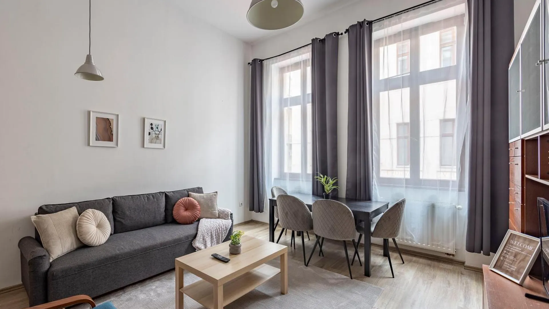 Central Deluxe Gozsdu Court Apartment Budapeşte